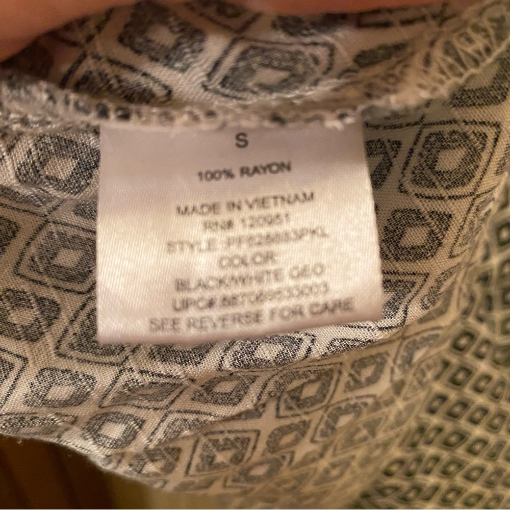 Patterned Blouse - Picture 5 of 5